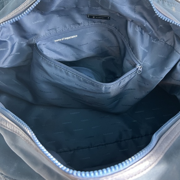 Lululemon *RARE* Navy Blue Duffle Bag - Picture 9 of 14